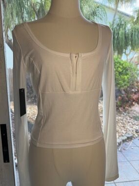 white birch White Long-Sleeve Scoop Neck Top with Front Zipper NWT